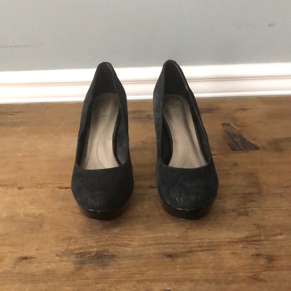 Tahari black platform pumps size 6.5 women’s